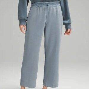 Lululemon Softstreme High-Rise Straight-Leg Cropped Pants Size 6